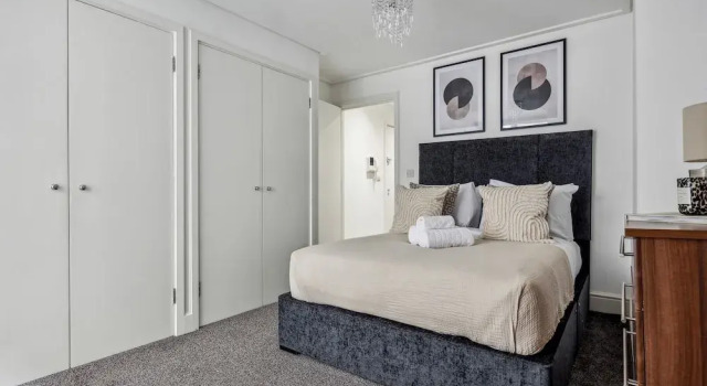 Charming 1BR near Notre Dame, Забронировать Отель Париж Иль-де-Франс, рядом с Станция метро Rambuteau