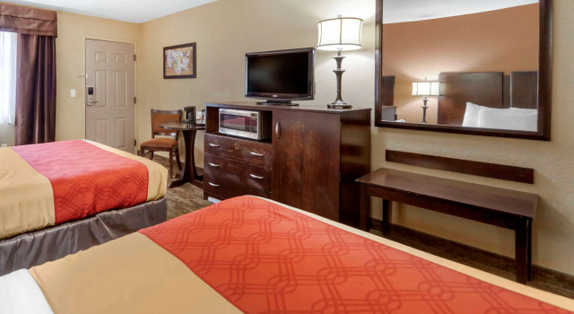 Четырёхместный номер Standard Econo Lodge Black Hills