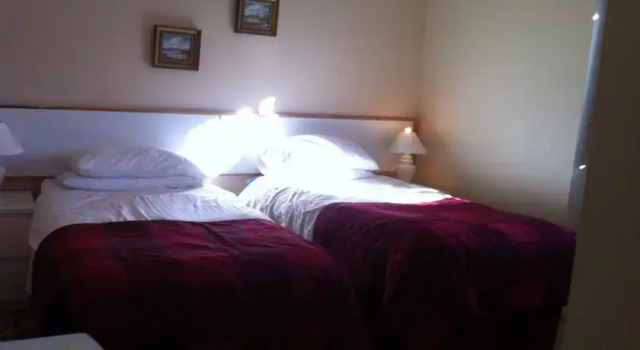 Windsor Lodge B&B, Забронировать Отель Дун-Лэаре Дублин, рядом с Sunday Market in People's Park
