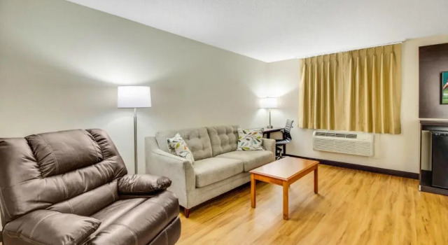 Четырёхместный номер Superior Red Roof Inn Franklin, KY
