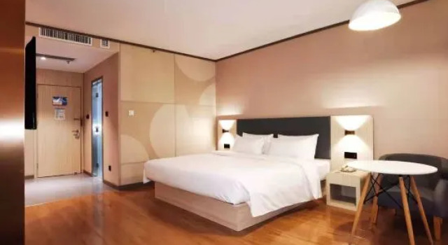 Люкс HanTing Hotel (Tianjin Meijiang Convention and Exhibition Center, Lubei Road Metro Station)