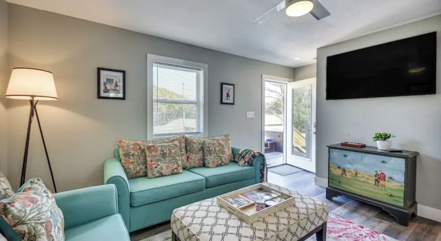 Апартаменты Kitty Hawk Apartment w/ Hot Tub - 1 Mi to Beach!
