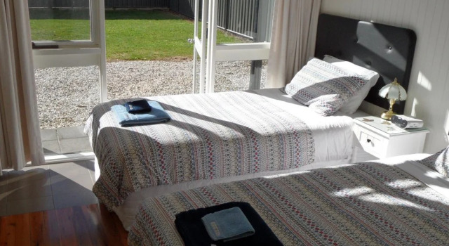 Allambie Cottages - Villa 1, Book Villa Bright 