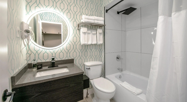 Номер Standard Coast Metro Vancouver Hotel