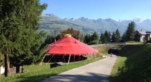 Apartments at Chalet Miravidi, Prenota Appartamento Hotel a Rodano-Alpi con parcheggio, Parcheggio
