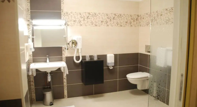 Двухместный номер Comfort Hôtel Cathédrale, Lisieux