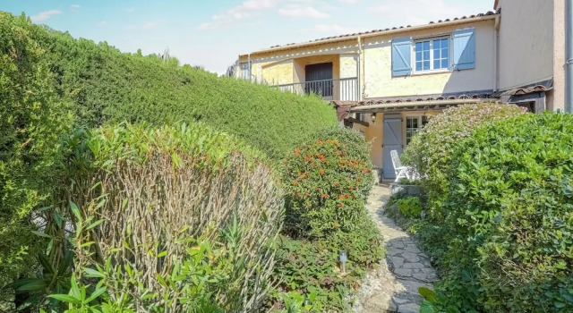 Classy Holiday Home with Swimming Pool, BBQ, Terrace, Garden, Prenota Hotel Hotel a Alvernia con parcheggio, Parcheggio