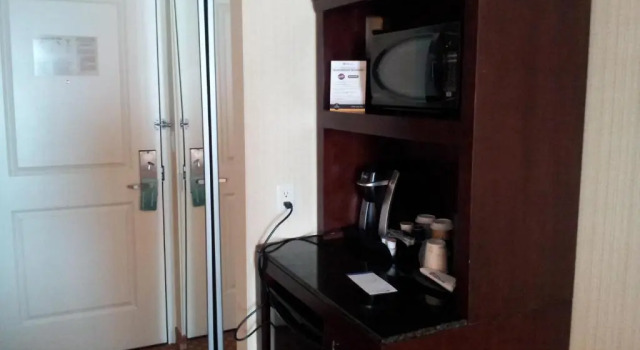 Номер Standard Hilton Garden Inn Toronto Airport
