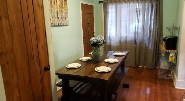 Amazing 5 Bedroom Downtown Ferndale House
