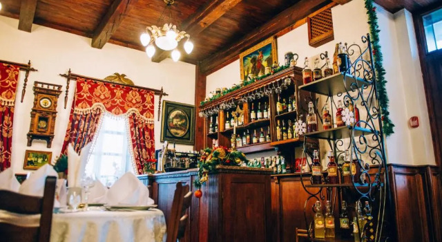Antique House Hotel, Rezerwuj Hotel Dubno Równe