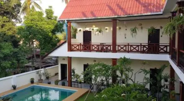 Luang Prabang Holiday Hotel, Varaa Hotelli Hotellit Luang Prabang uima-altaalla, Uima-allas