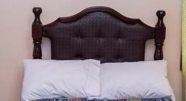 Windjammer International Cuisine & Comfort Inn, Đặt Khách sạn Kitty 