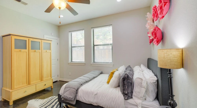 Houston Vacation Rental ~ 1 Mi to Downtown!, Забронировать Апартаменты/квартира Хьюстон Texas Gulf Coast, рядом с Станция хьюстонского скоростного трамвая Preston