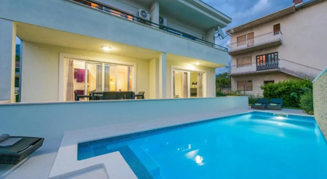 Апартаменты Villa Barbara-Kastela with heated pool