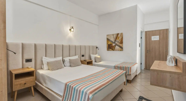 Трёхместный номер Standard Erato Hotel
