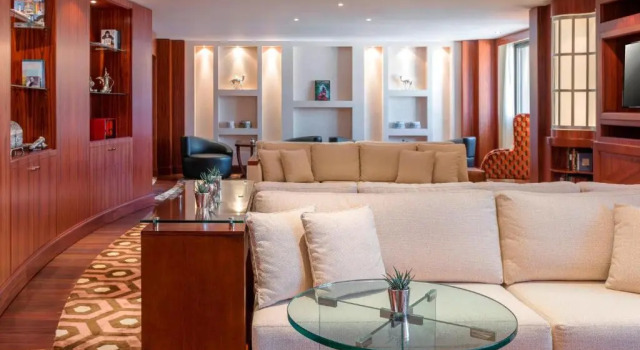 Club lounge access Double Junior Suite Sheraton Oman Hotel