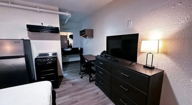Двухместный люкс Studio City Suites, A Travelodge By Wyndham