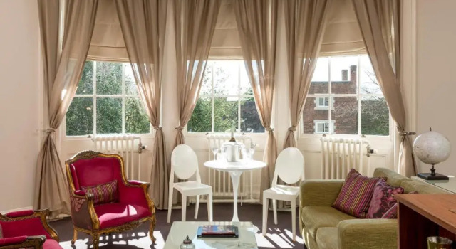 Люкс с видом на сад The Churchill Hotel