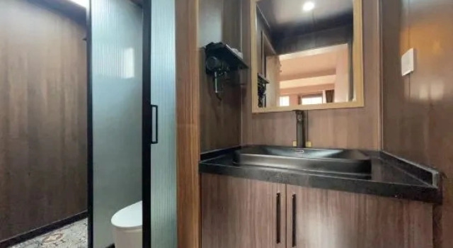 Кровать в общем номере с 6 комнатами NuanTang Magic World Hotel (Universal Beijing Resort)