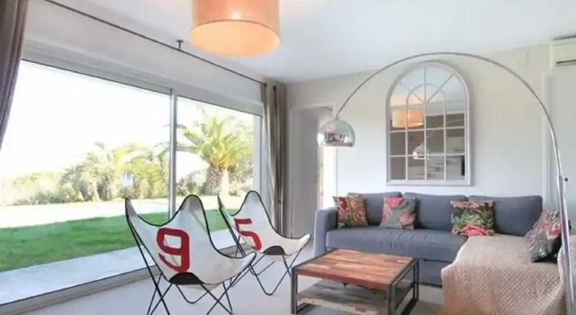 Villa Overlooking the Gulf of Saint Tropez, Забронировать Вилла Гассен Порт-Гримо