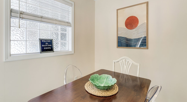 Well-equipped Emerald Isle Townhome: Pets Welcome!, Забронировать Апартаменты/квартира Эмералд-Айл Северная Каролина, рядом с Emerald Isle Adventures