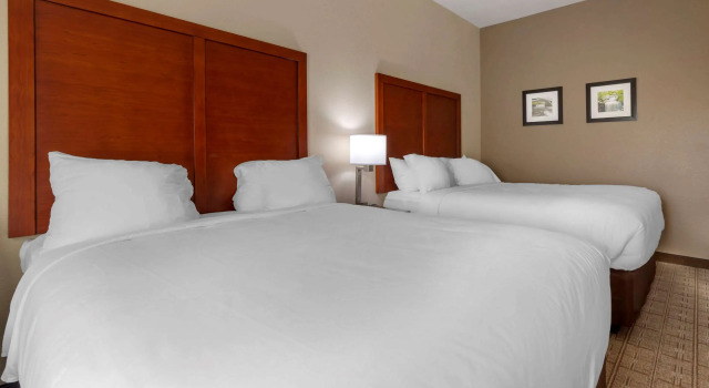 Четырёхместный номер Standard Comfort Inn & Suites North Mankato
