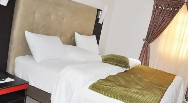 Wood Peckers Hotel