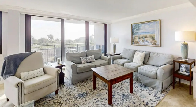 Spacious Condo With Beach Access, Balcony, AC & Outdoor Pool, Забронировать Апартаменты/квартира Амилия Jacksonville Coast