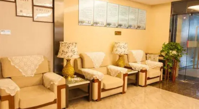 Yanzhou Renyue Hotel, Prenota Hotel Hotel a Jiangsu con parcheggio, Parcheggio