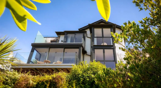 Коттедж Two Guns - Contemporary, Stylish Townhouse With Stunning Sea Views