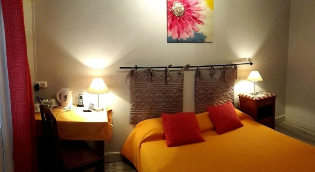 Logis Hôtel l'Essille, Book Hotel Hoteller i Charente med parkering, Parkering