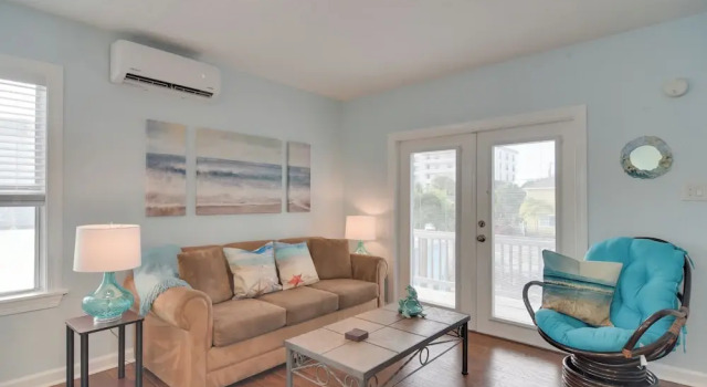 Апартаменты Condo w/ Community Pool - Walk to Madeira Beach!