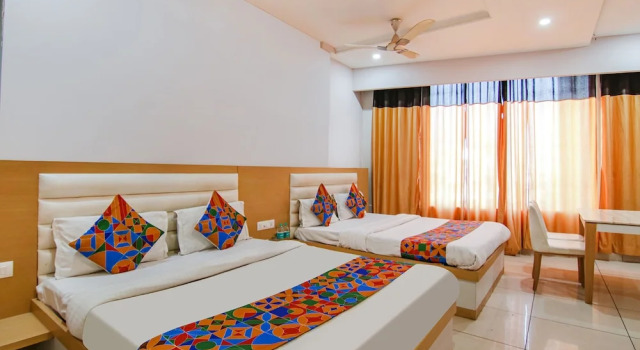 Hotel Skyla by OYO Rooms, Varaa Hotelli Zirakpur Haryana