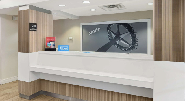 Hampton Inn Atlanta-Georgia Tech-Downtown, Забронировать Отель Атланта Джорджия, рядом с The Varsity