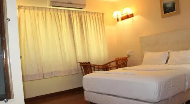 Ziara Hotel, Rezerwuj Hotel Hotele w Andhra Pradesh z parkingiem, Parking