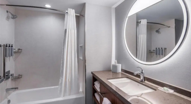 Четырёхместный номер Standard Courtyard by Marriott Conway