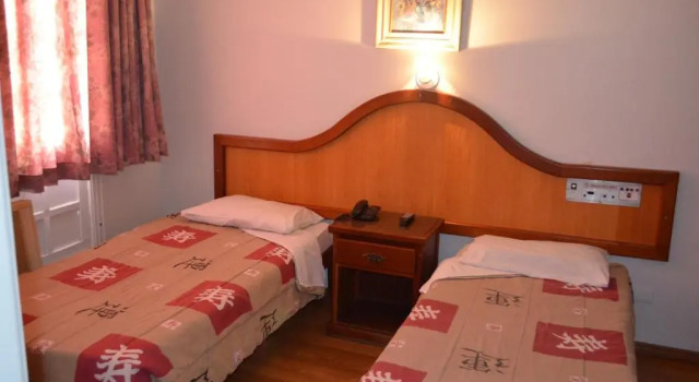 Трёхместный номер Luxury Reinales Plaza Hotel