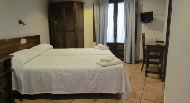 Hostal La Campana, Забронировать Отель Толедо Toledo Province, рядом с Монастырь Св. Антония Падуанского