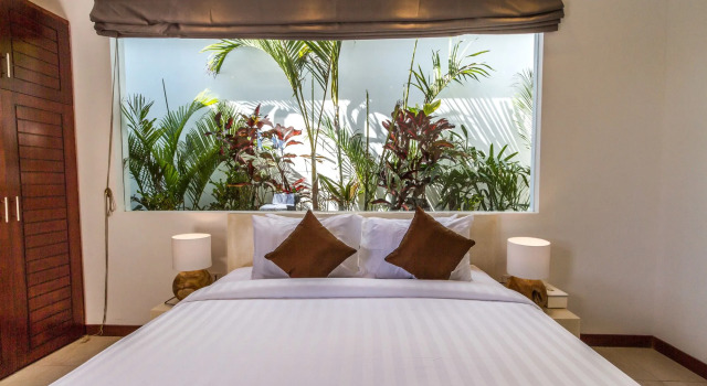 Villa Tira - Elegant 3BR in Central Seminyak, Забронировать Вилла Семиньяк Бадунг