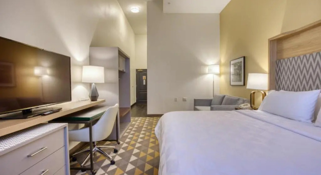 Люкс Holiday Inn Hotel & Suites Madison West - Middleton by IHG