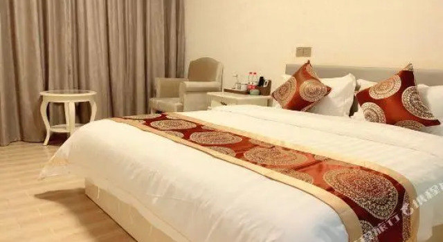Lanhai Yashe Hotel, Rezerwuj Hotel Hotele w Shenzhen z parkingiem, Parking