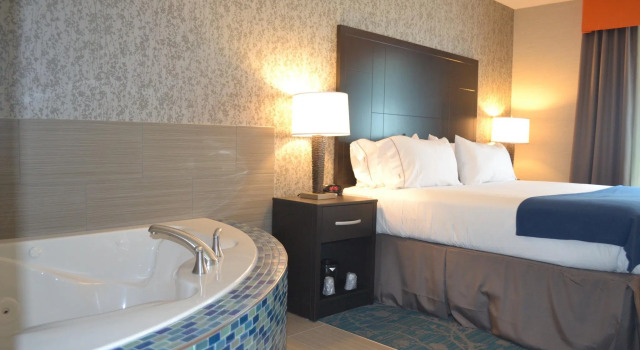 Номер Standard Holiday Inn Express Hotel & Suites Knoxville by IHG