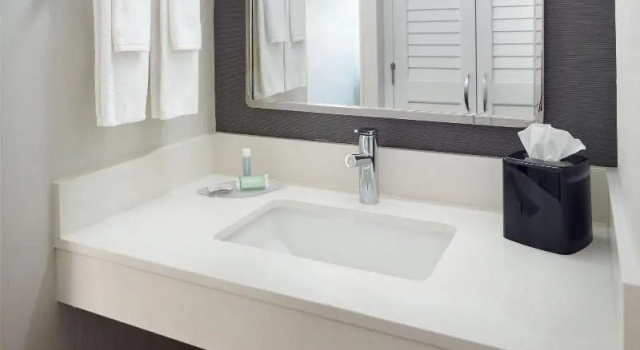 Двухместный люкс c 1 комнатой Courtyard by Marriott Charlottesville