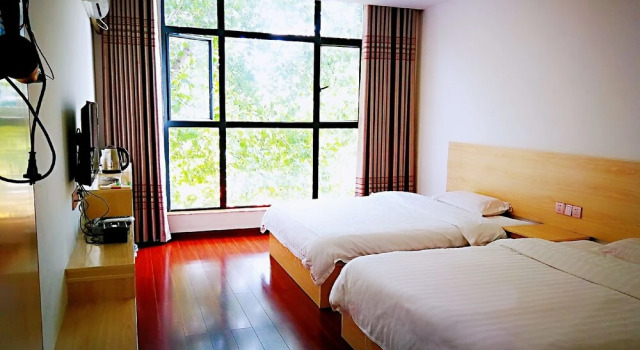 Двухместный номер Standard с видом на озеро DONG JIANG HU XIANG CUN DA WAN CAI Hotel