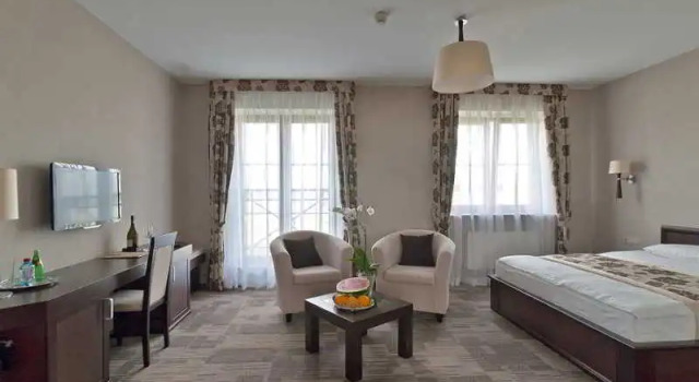 Robins Club, Забронировать Отель Ратомка 