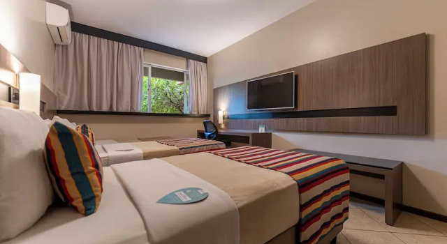 Трёхместный номер Deluxe с балконом Hotel Deville Express Guaira