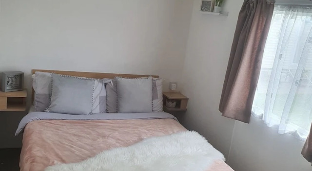 Stunning 2-Bed Sleeps 6 Caravan in Felixstow, Boek Hotel Hotels in Merseyside met zwembad, Zwembad