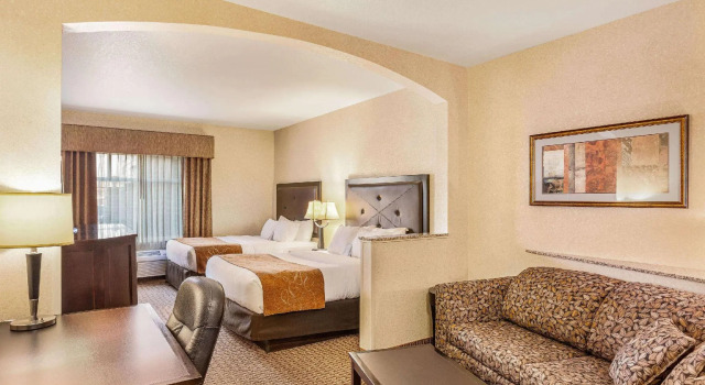 Четырёхместный люкс Comfort Suites Moses Lake