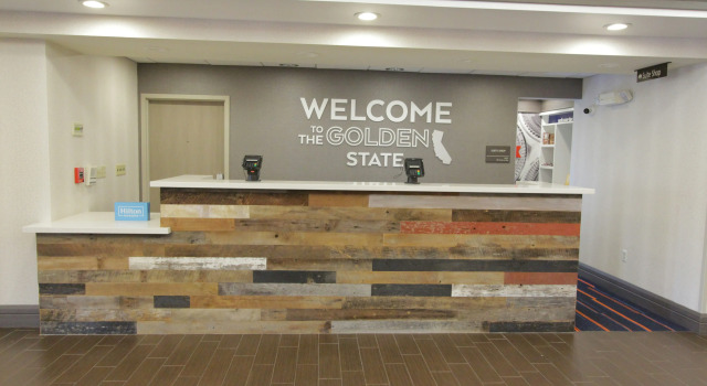 Hampton Inn & Suites Seal Beach, Забронировать Отель Сил-Бич 