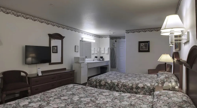 Четырёхместный номер Standard Lighthouse Inn